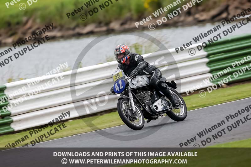 Vintage motorcycle club;eventdigitalimages;mallory park;mallory park trackday photographs;no limits trackdays;peter wileman photography;trackday digital images;trackday photos;vmcc festival 1000 bikes photographs